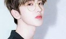 蔡徐坤圈内爆料恋情图片,甜蜜瞬间引粉丝热议